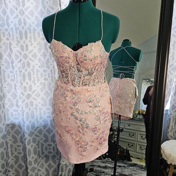 Stacee Embroidered Formal Gown – NWT – Size 0 / 32 - Picture 2 of 6